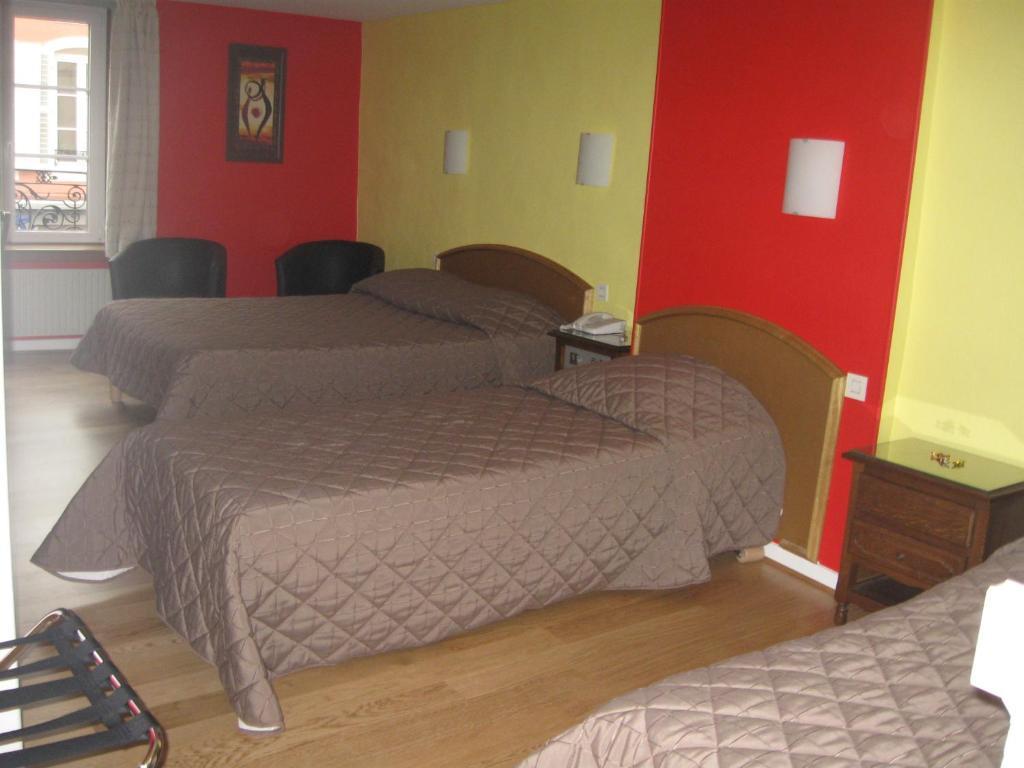 Hotel Cheval De Bronze Remiremont Room photo