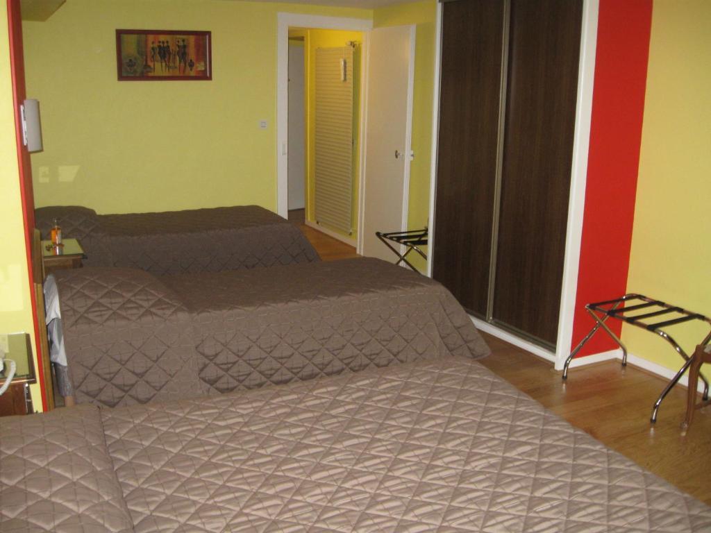Hotel Cheval De Bronze Remiremont Room photo