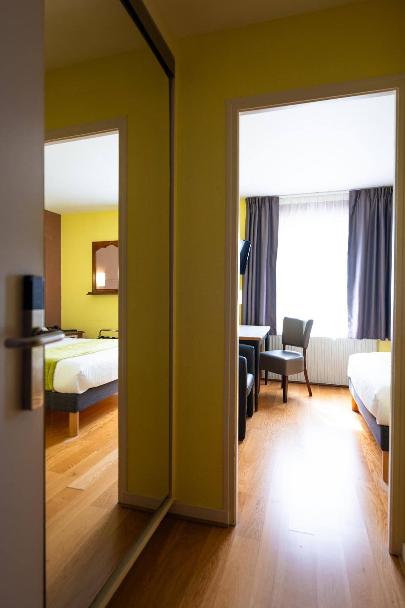 Hotel Cheval De Bronze Remiremont Exterior photo