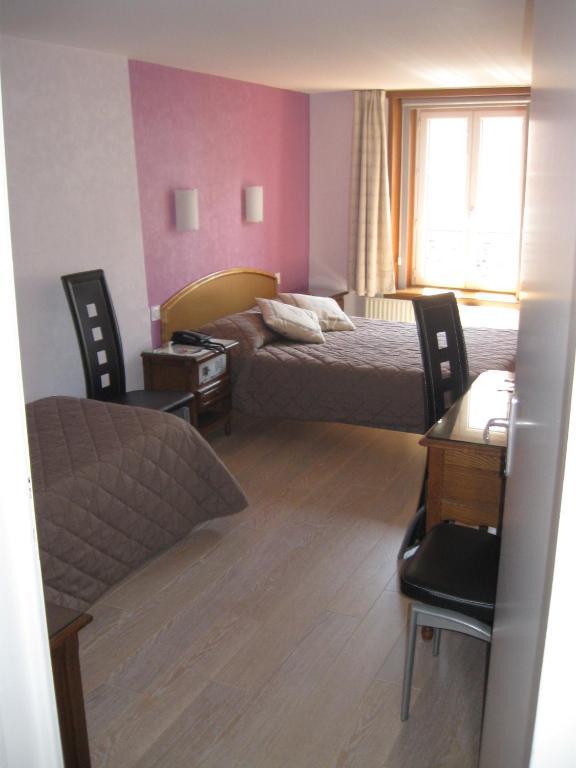 Hotel Cheval De Bronze Remiremont Room photo