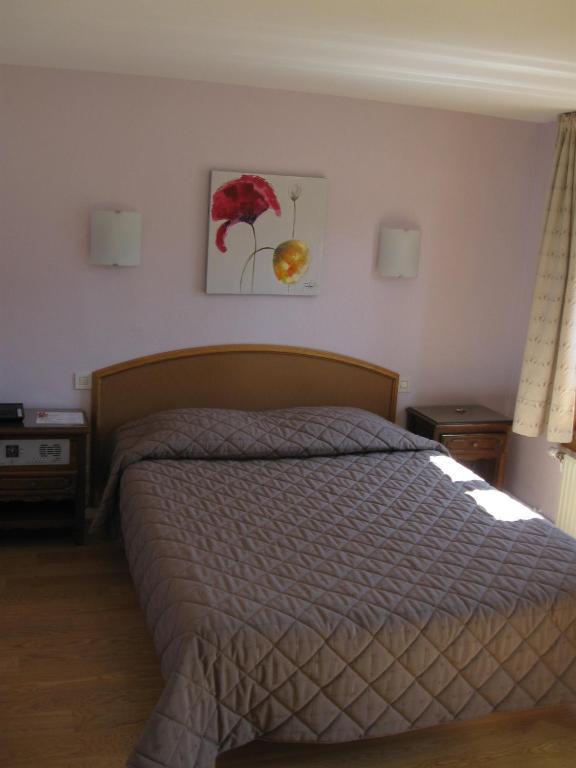 Hotel Cheval De Bronze Remiremont Room photo