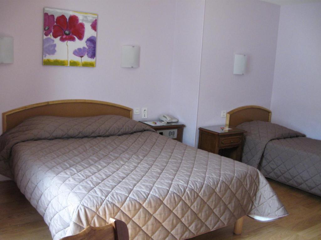 Hotel Cheval De Bronze Remiremont Room photo